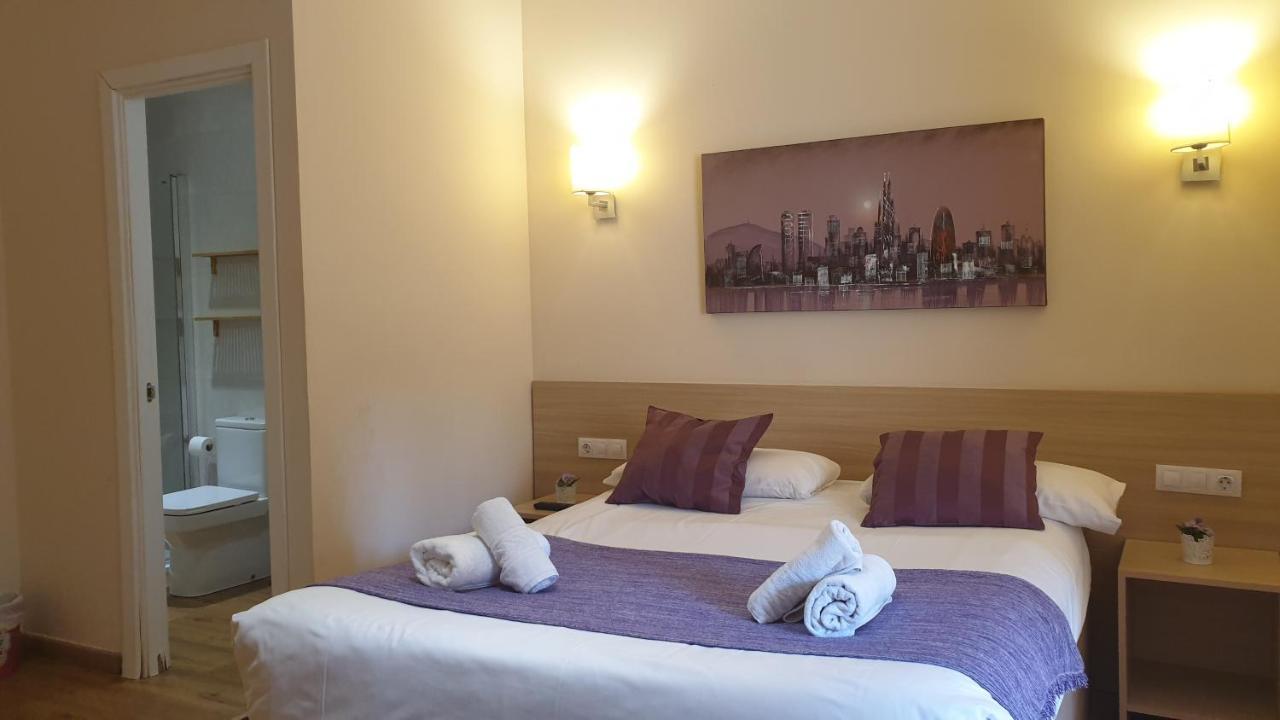 Hostal Barcelona Travel — Photos 1